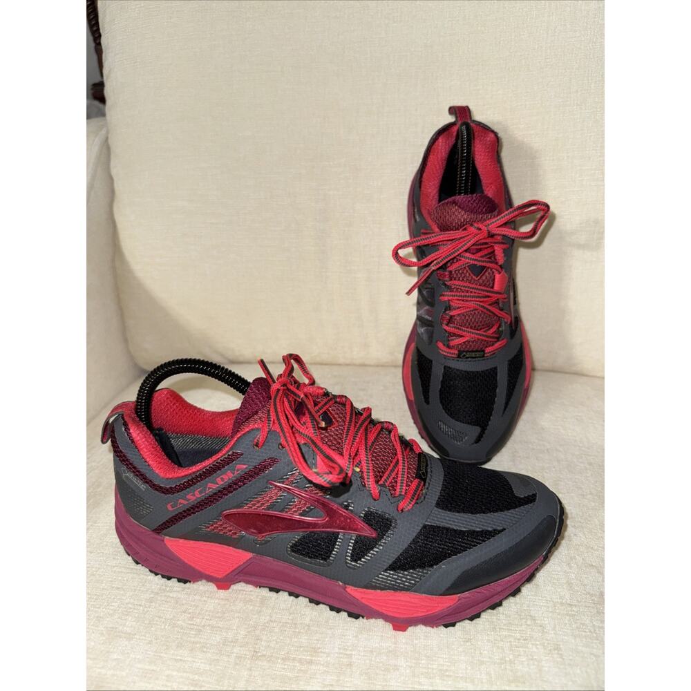 Brooks Cascadia 11 GTX Gray Pink Trail Running Shoes 1202221B081 Women's Size 8